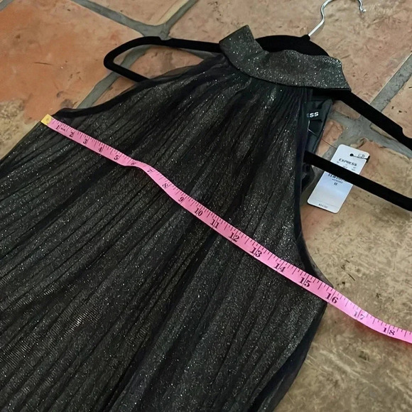 NEW ✨ EXPRESS Shine Tie Halter Neck Pleated Top Black and Gold Size X-Small - Picture 10 of 11